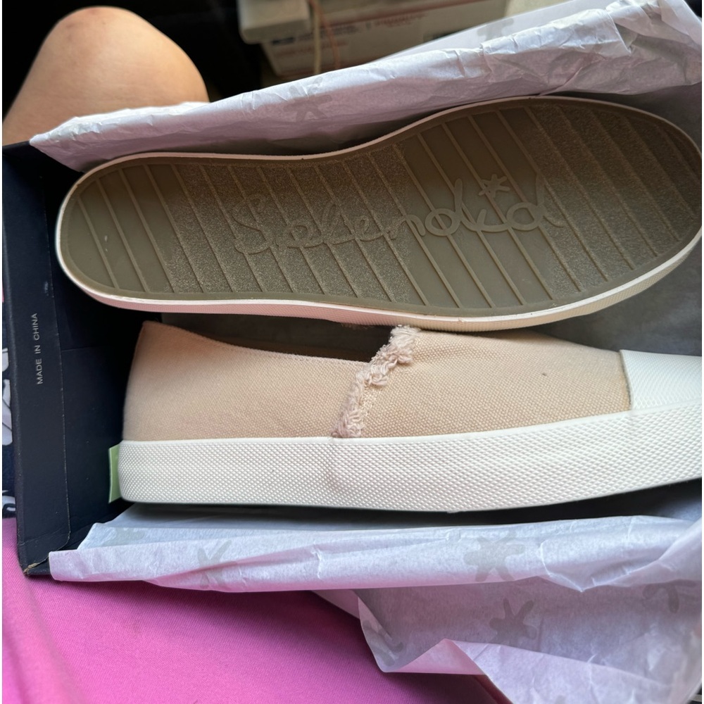 Splendid Sand colored pull on shoes